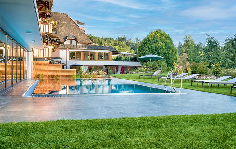 Harmonious dialogue between nature and limestone 