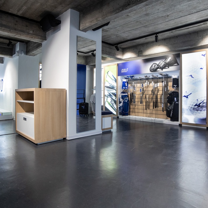 mizuno concept store roma Cinosural International School